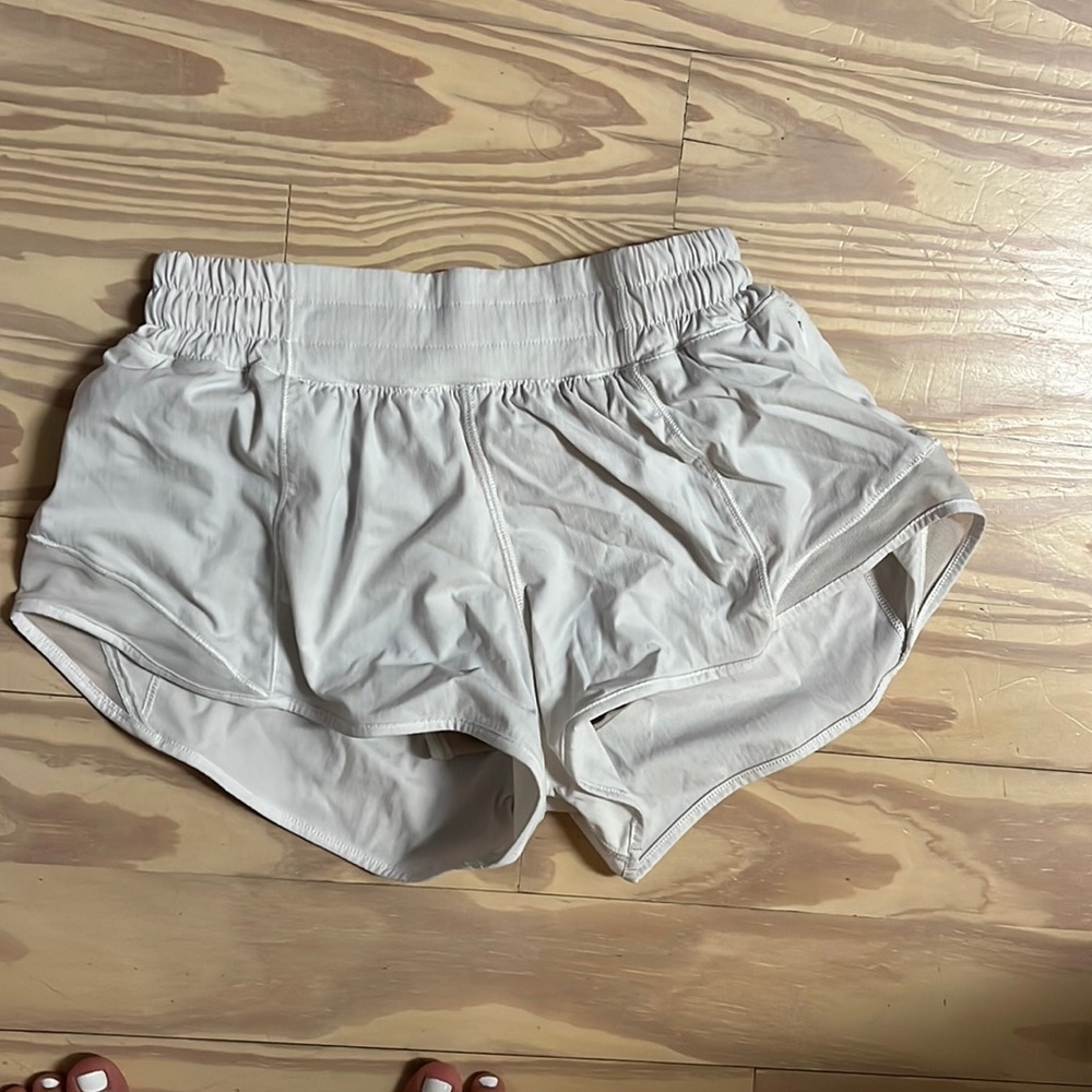 white size 2 lulu hotty hot shorts